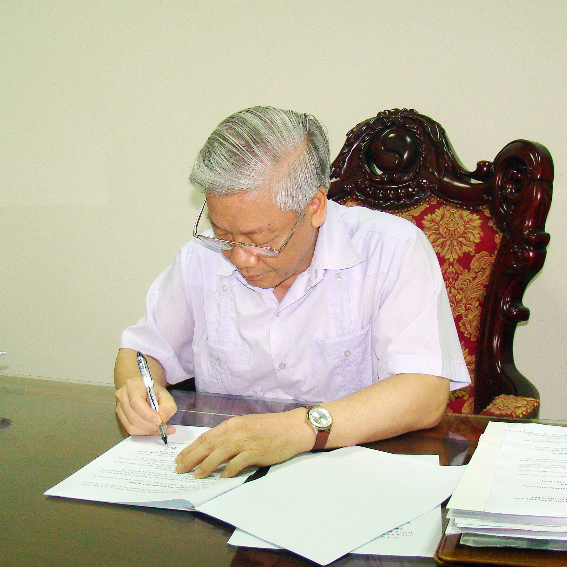 Chủ tịch Quốc hội Khóa XII Nguyễn Phú Trọng ký ban hành Nghị quyết số 816/2009/UBTVQH12 về việc nâng cấp và đổi tên Báo Người Đại biểu Nhân dân “Tờ báo của chúng ta bây giờ là tiếng nói của Quốc hội, diễn đàn của đại biểu Quốc hội và cử tri” -0