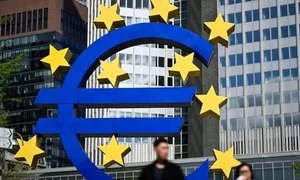 ECB hạ lãi suất lần ba 