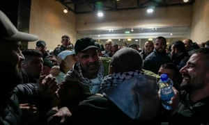 Israel-Hamas trao đổi đợt con tin cuối cùng