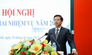 Giám đốc BHXH tỉnh Hà Tĩnh Nguyễn Văn Đồng phát biểu tại hội nghị.