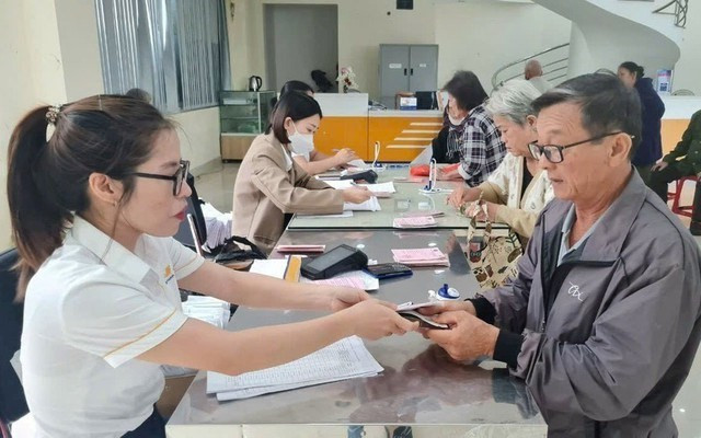 Ngành BHXH thực hiện chi trả lương hưu, trợ cấp bảo hiểm xã hội tháng 5 từ 25 - 28.4.2025. Ảnh: BH Ngành BHXH thực hiện chi trả lương hưu, trợ cấp bảo hiểm xã hội tháng 5 từ 25 - 28.4.2025. Ảnh: BH