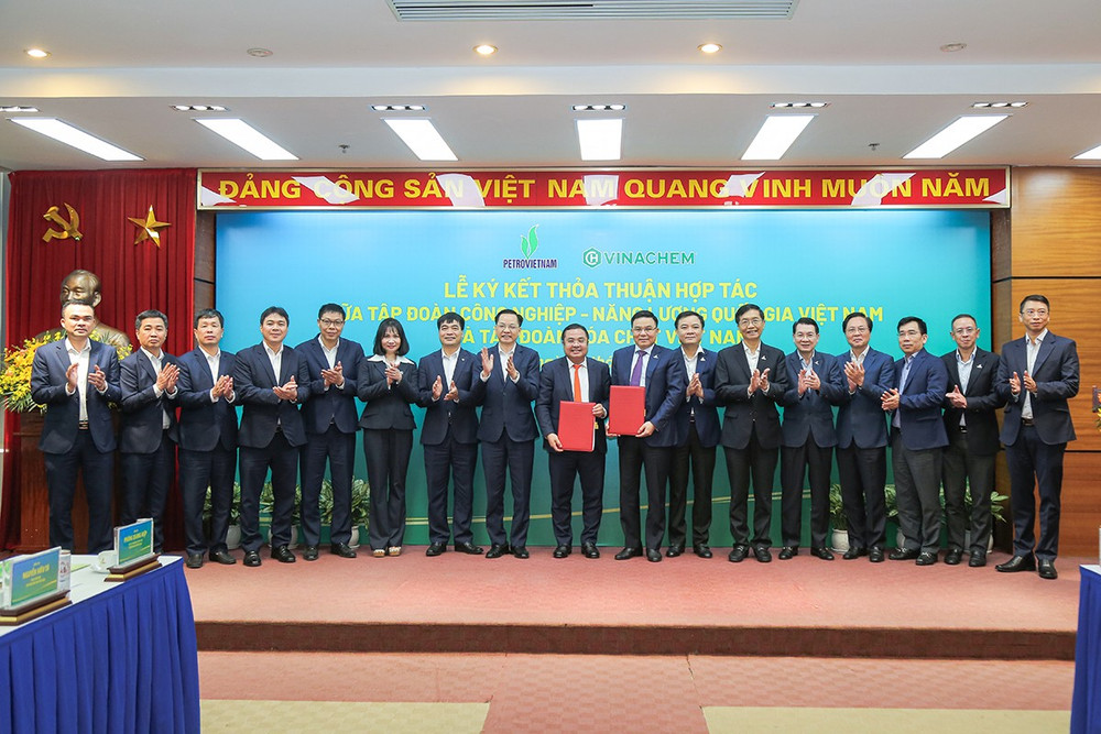 Petrovietnam và Vinachem hợp tác toàn diện tận dụng thế mạnh riêng mỗi bên và tạo hiệu ứng cộng hưởng, nâng cao hiệu quả hoạt động sản xuất kinh doanh anh-1b.jpg