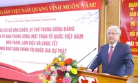 Chủ tịch Ủy ban Trung ương Mặt trận Tổ quốc Việt Nam Đỗ Văn Chiến thăm, làm việc với NXB Chính trị quốc gia Sự thật