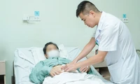 Dị vật dài 7cm đâm thủng trực tràng người phụ nữ