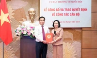 Phó Chủ tịch Quốc hội Nguyễn Thị Thanh dự Lễ công bố và trao Nghị quyết của Ủy ban Thường vụ Quốc hội về công tác cán bộ