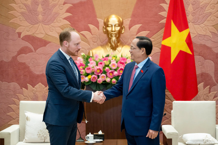 Phó Chủ tịch Quốc hội, Thượng tướng Trần Quang Phương tiếp Đoàn Ủy ban Đối ngoại của Quốc hội Vương quốc Thụy Điển z6368927026353-055db4c25cfc7efbe26afdfa64f131f9.jpg
