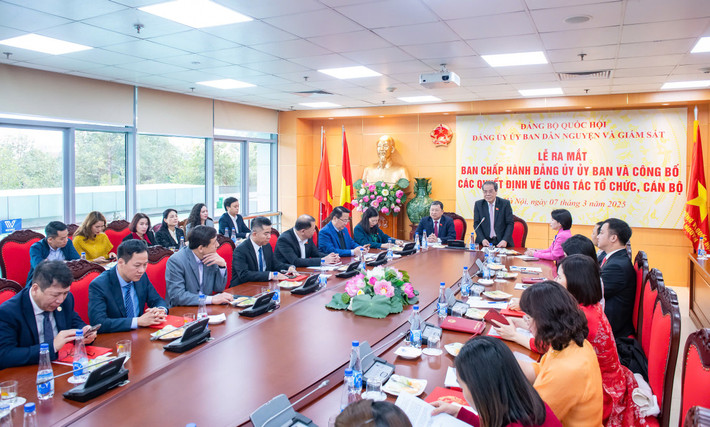 Quang cảnh Lễ ra mắt Ban Chấp hành Đảng ủy Ủy ban Dân nguyện và Giám sát Quang cảnh Lễ ra mắt Ban Chấp hành Đảng ủy Ủy ban Dân nguyện và Giám sát