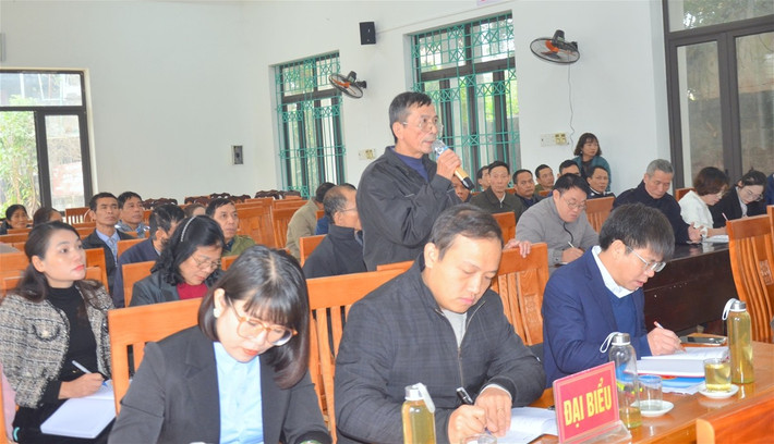 Cử tri xã Hoàng Khai, huyện Yên Sơn, Tuyên Quang kiến nghị trong một cuộc tiếp xúc với đại biểu dân cử 3 cấp. Ảnh: Trang Tâm Cử tri xã Hoàng Khai, huyện Yên Sơn, Tuyên Quang kiến nghị trong một cuộc tiếp xúc với đại biểu dân cử 3 cấp. Ảnh: Trang Tâm