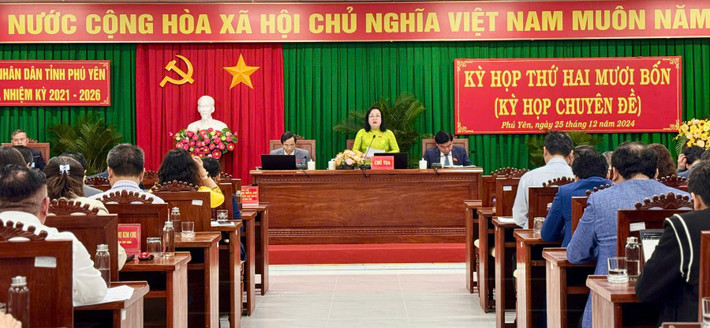 Tại Kỳ họp thứ 24, HĐND tỉnh Phú Yên đã xem xét, quyết định thông qua 7 nghị quyết cấp bách phát sinh, kịp thời đáp ứng yêu cầu bức thiết của thực tiễn. Ảnh: Thùy Thảo Tại Kỳ họp thứ 24, HĐND tỉnh Phú Yên đã xem xét, quyết định thông qua 7 nghị quyết cấp bách phát sinh, kịp thời đáp ứng yêu cầu bức thiết của thực tiễn. Ảnh: Thùy Thảo