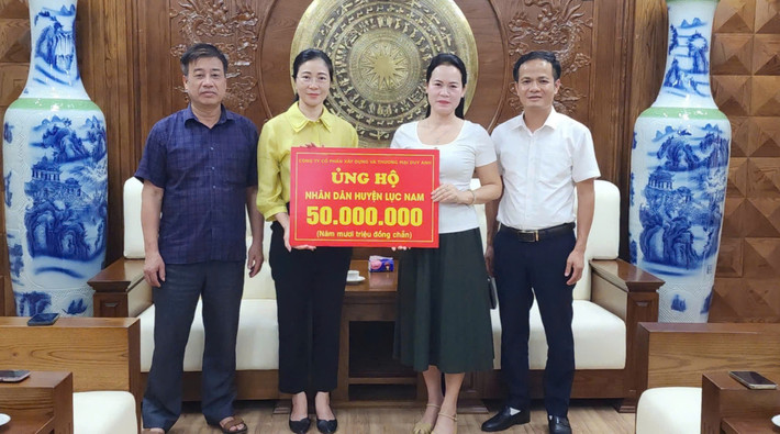 Công ty Cổ phần Xây dựng và Thương mại Duy Anh trao tiền hỗ trợ nhân dân bị ảnh hưởng mưa bão 1726487376706-thu.jpg