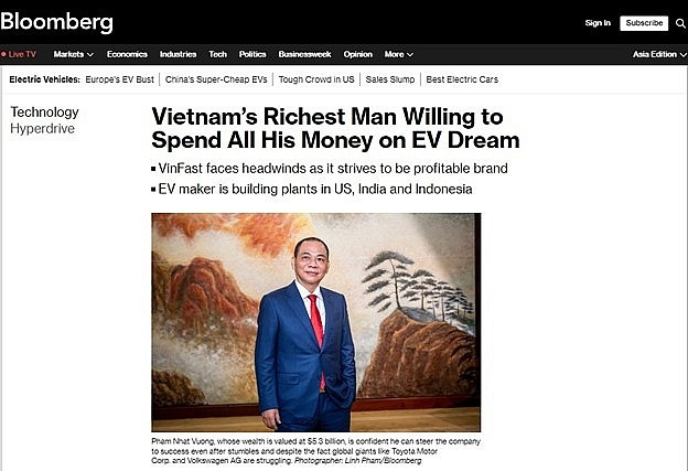 Bloomberg đăng bài phỏng vấn Chủ tịch Vingroup Phạm Nhật Vượng vào đúng ngày kỷ niệm 5 năm khánh thành nhà máy VinFast Tỷ phú giàu nhất Việt Nam Phạm Nhật Vượng quyết tâm đi đến cùng cho giấc mơ xe điện