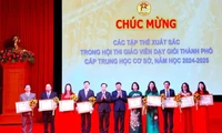 Hà Nội trao thưởng giáo viên dạy giỏi thành phố cấp trung học cơ sở