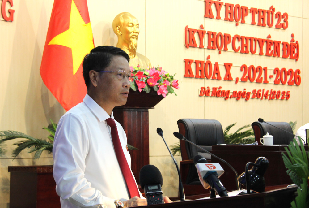 Chủ tịch HĐND thành phố Ngô Xuân Thắng phát biểu tại kỳ họp Chủ tịch HĐND thành phố Ngô Xuân Thắng phát biểu tại kỳ họp