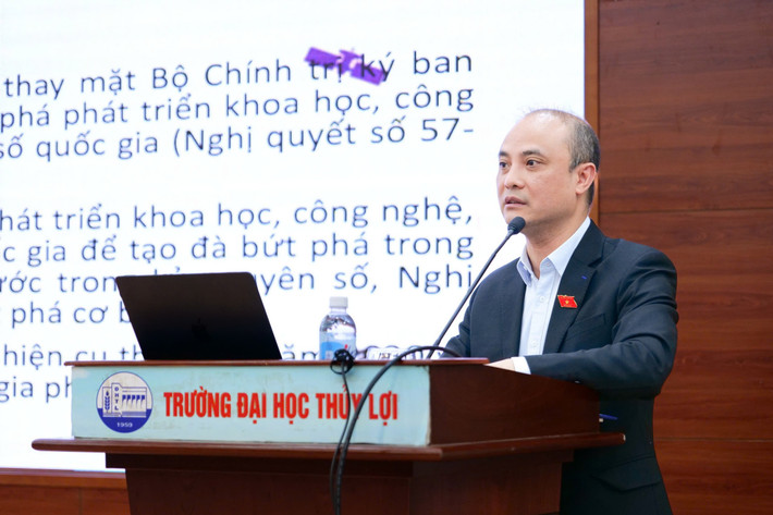 Phó Chủ nhiệm Uỷ ban Khoa học, Công nghệ và Môi trường của Quốc hội Nguyễn Phương Tuấn phát biểu tại Hội nghị. Ảnh: Quốc Việt z6424689822752-f8b60227b626c233318cfd22a5b6d238.jpg