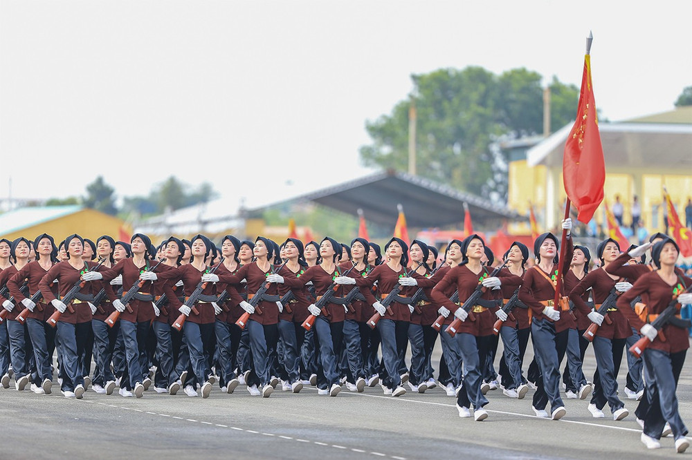 Khối nữ dân quân miền Bắc 5.jpg