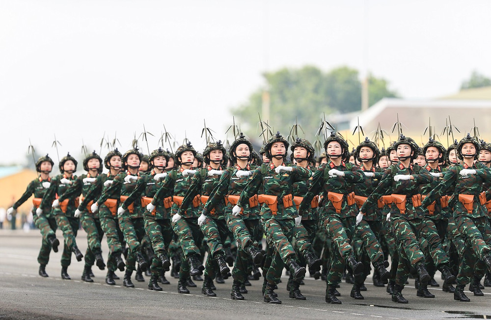 Khối nữ sĩ quan thông tin 2.jpg