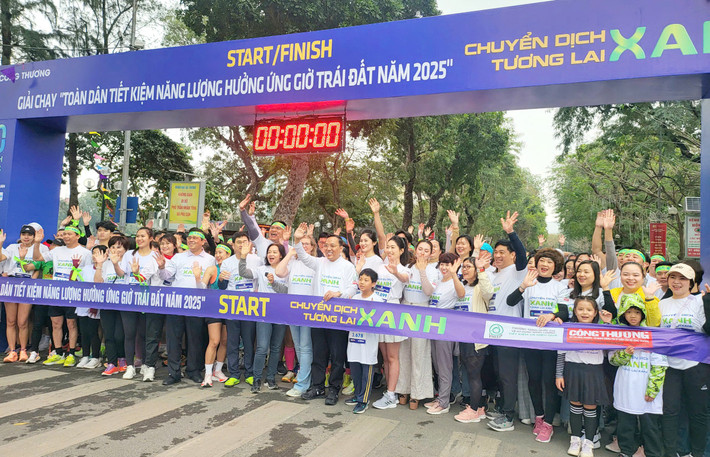 Các vận động viên hào hứng tham gia Giải chạy hưởng ứng Giờ Trái đất năm 2025. Ảnh: Nguyên Long x1.jpg