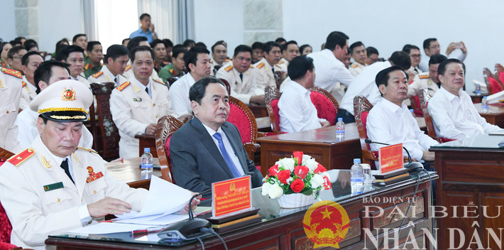 Chủ tịch Quốc hội Trần Thanh Mẫn và các đại biểu dự chương trình. Ảnh: Lâm Hiển Chủ tịch Quốc hội Trần Thanh Mẫn và các đại biểu dự chương trình. Ảnh: Lâm Hiển