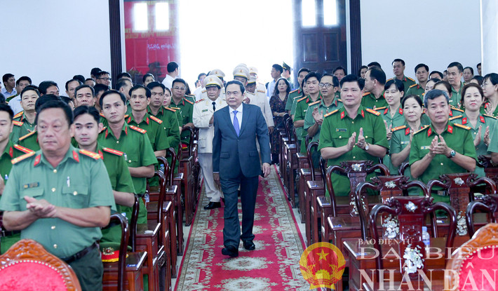 Chủ tịch Quốc hội Trần Thanh Mẫn thăm, chúc Tết lực lượng Công an TP. Cần Thơ. Ảnh: Lâm Hiển dbnd_br_ca12.jpg