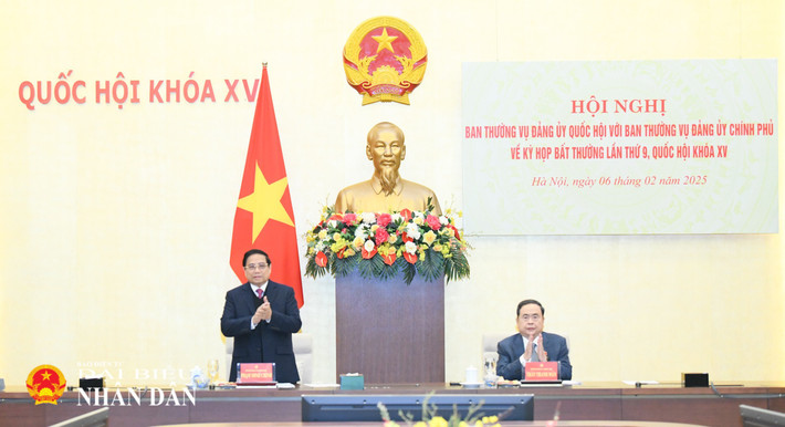 Chủ tịch Quốc hội Trần Thanh Mẫn và Thủ tướng Phạm Minh Chính đồng chủ trì Hội nghị của Ban Thường vụ Đảng ủy Quốc hội với Ban Thường vụ Đảng ủy Chính phủ. Ảnh: Lâm Hiển btv2-6227.jpg