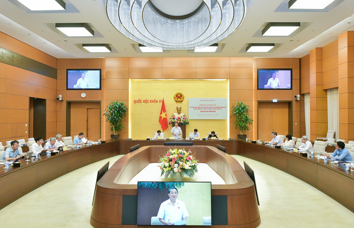 Quang cảnh cuộc làm việc. Ảnh: Hồ Long Toàn cảnh (1).jpg