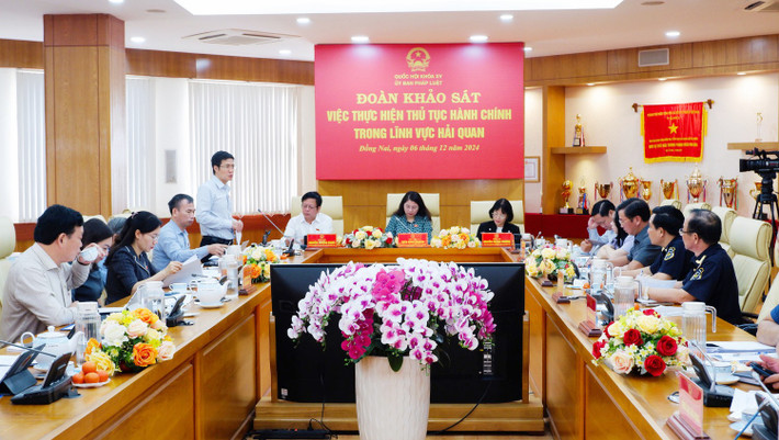 Quang cảnh cuộc làm việc c4.jpg