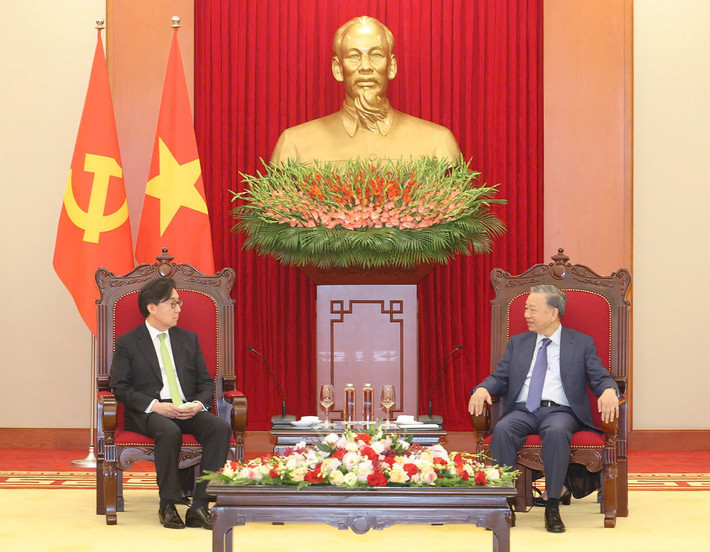 Tổng Bí thư, Chủ tịch nước Tô Lâm tiếp Cố vấn đặc biệt về ngoại giao, an ninh của Tổng thống Hàn Quốc Chang Ho-jin. Ảnh: Trí Dũng - TTXVN tbt03-6087.jpg