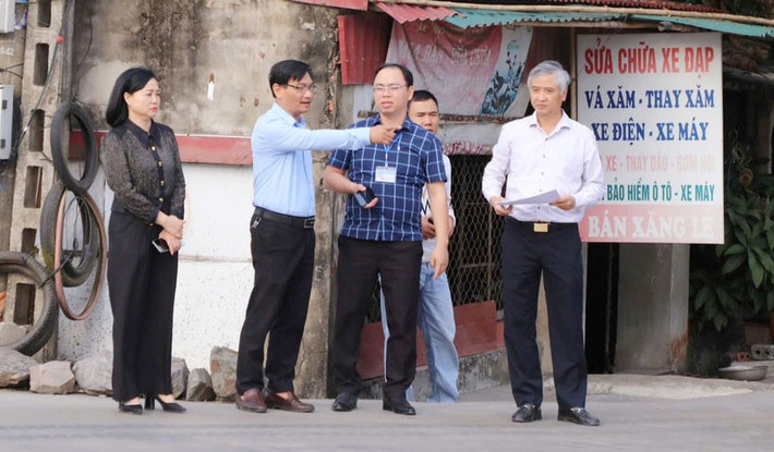 Ban Pháp chế HĐND tỉnh Ninh Bình giám sát kết quả giải quyết ý kiến cử tri huyện Yên Khánh. Ảnh: Thùy Dương 11.jpg