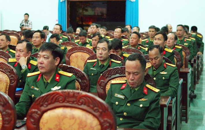Thay mặt lãnh đạo Đảng, Nhà nước, Phó Chủ tịch Quốc hội, Thượng tướng Trần Quang Phương tặng quà, chúc Tết cán bộ, chiến sĩ Công an, Bộ Chỉ huy Quân sự và Bộ đội Biên phòng tỉnh Kon Tum p6-4873.jpg