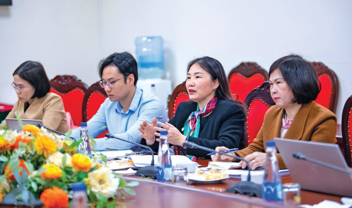 Đại biểu đóng góp ý kiến tại phiên họp. Ảnh: Nghĩa Đức ubvh3.jpg
