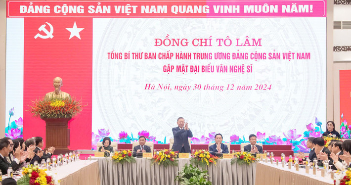 Tổng Bí thư Tô Lâm chủ trì Hội nghị gặp mặt đại biểu văn nghệ sĩ toàn quốc. Ảnh: Nghĩa Đức ns2.jpg