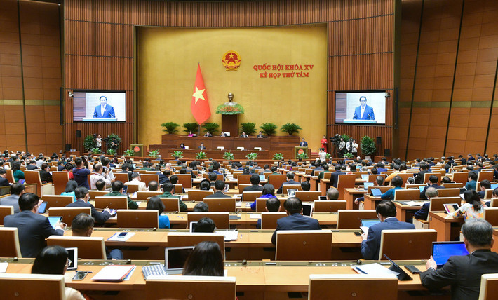 Thủ tướng Chính phủ Phạm Minh Chính trình bày Báo cáo về tình hình kinh tế - xã hội tại Phiên khai mạc Kỳ họp thứ Tám, Quốc hội khóa XV. Ảnh: Hồ Long 2-1540.jpg