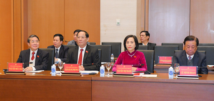 Ủy viên Ban Thường vụ Đảng ủy Quốc hội: Phó Chủ tịch Quốc hội Nguyễn Đức Hải, Phó Chủ tịch Quốc hội, Thượng tướng Trần Quang Phương, Phó Chủ tịch Quốc hội Nguyễn Thị Thanh và các đại biểu dự Hội nghị. Ảnh: Lâm Hiển hoi-nghi-03.jpg
