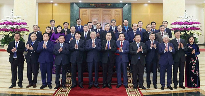 Tổng Bí thư Tô Lâm, Chủ tịch nước Lương Cường và Chủ tịch Quốc hội Trần Thanh Mẫn với các đại biểu tham dự Hội nghị. Ảnh: Thống Nhất - TTXVN s3.jpg