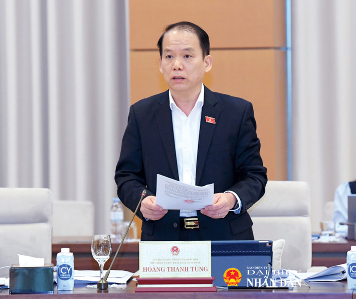 Chủ nhiệm Ủy ban Pháp luật và Tư pháp Hoàng Thanh Tùng phát biểu. Ảnh: Lâm Hiển cn-pl01-6133.jpg