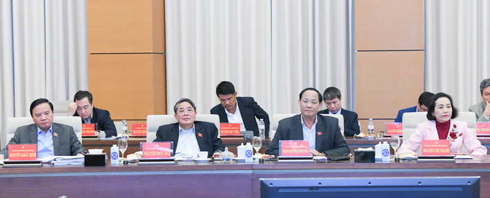 Các Phó Chủ tịch Quốc hội: Nguyễn Khắc Định, Nguyễn Đức Hải, Thượng tướng Trần Quang Phương, Nguyễn Thị Thanh và các đại biểu dự Hội nghị. Ảnh: Lâm Hiển s2.jpg