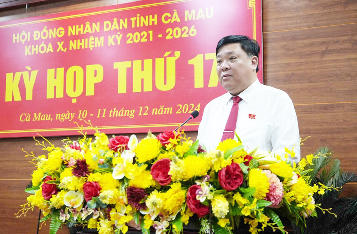 Phó Bí thư thường trực Tỉnh ủy, Chủ tịch UBND tỉnh Cà Mau Phạm Thành Ngại trình bày báo cáo tại kỳ họp x4.jpg