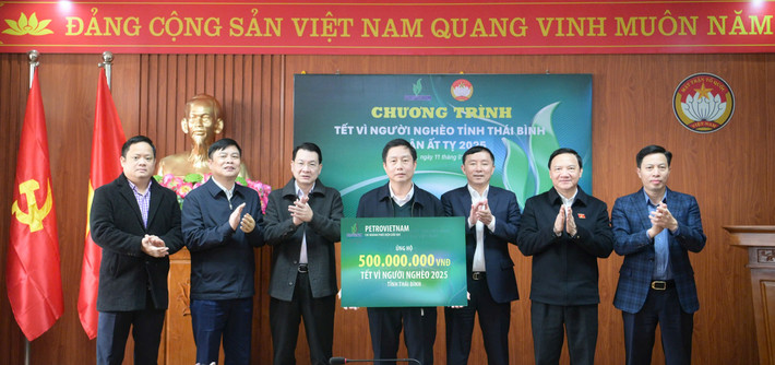 Phó Chủ tịch Quốc hội Nguyễn Khắc Định dự Lễ tiếp nhận tài trợ của Tập đoàn Dầu khí Việt Nam trao tặng Chương trình Tết vì người nghèo của tỉnh Thái Bình nhân dịp Xuân Ất Tỵ 2025. Ảnh: Hồ Long Phó Chủ tịch Quốc hội Nguyễn Khắc Định dự Lễ tiếp nhận tài trợ của Tập đoàn Dầu khí Việt Nam trao tặng Chương trình Tết vì người nghèo của tỉnh Thái Bình nhân dịp Xuân Ất Tỵ 2025. Ảnh: Hồ Long