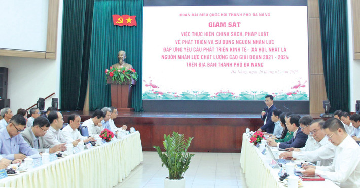 Đoàn giám sát của Đoàn ĐBQH TP. Đà Nẵng làm việc tại Đại học Đà Nẵng. ka1.jpg
