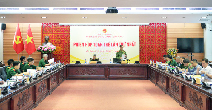 Quang cảnh Phiên họp ubqp01.jpg