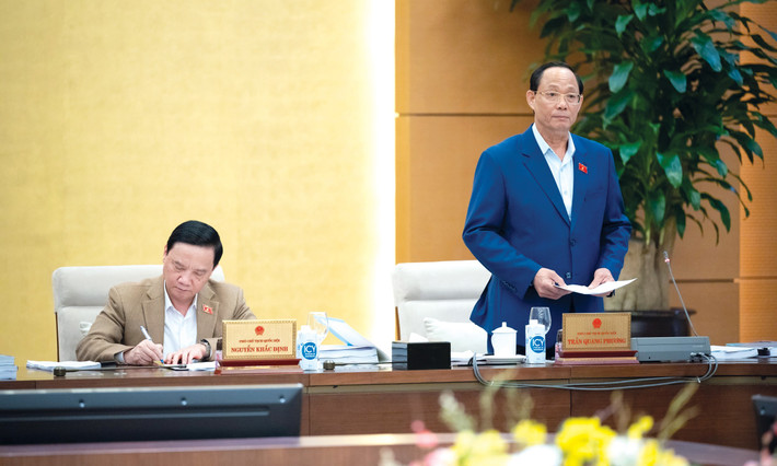 Phó Chủ tịch Quốc hội, Thượng tướng Trần Quang Phương điều hành phiên họp. Ảnh: Hồ Long ph2.jpg