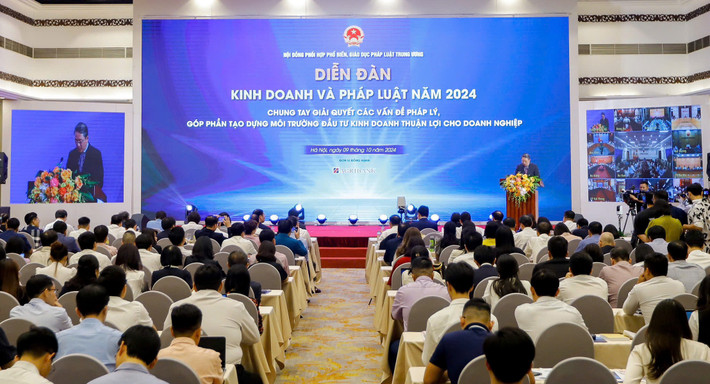 Quang cảnh Diễn đàn y1-7285.jpg