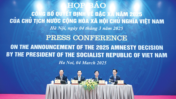 Toàn cảnh họp báo vpcp1.jpg