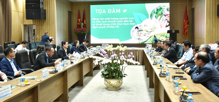 Quang cảnh cuộc tọa đàm. Ảnh: Quang Khánh Quang cảnh cuộc tọa đàm. Ảnh: Quang Khánh