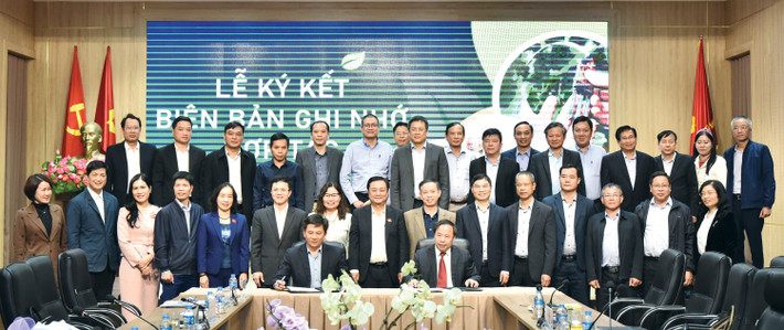 Phó Chủ tịch Quốc hội Lê Minh Hoan và các đại biểu chứng kiến Lễ ký kết hợp tác giữa Viện Khoa học Nông nghiệp Việt Nam và Trung tâm khuyến nông quốc gia. Ảnh: Quang Khánh Phó Chủ tịch Quốc hội Lê Minh Hoan và các đại biểu chứng kiến Lễ ký kết hợp tác giữa Viện Khoa học Nông nghiệp Việt Nam và Trung tâm khuyến nông quốc gia. Ảnh: Quang Khánh