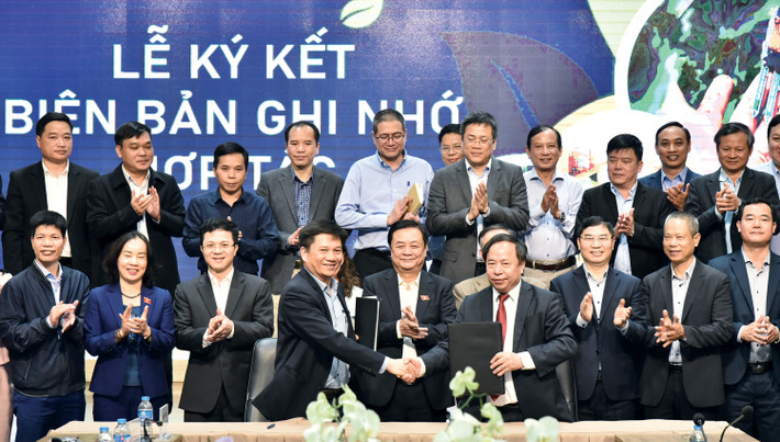 Phó Chủ tịch Quốc hội Lê Minh Hoan và các đại biểu chứng kiến Lễ ký kết hợp tác giữa Viện Khoa học Nông nghiệp Việt Nam và Trung tâm khuyến nông quốc gia. Ảnh: Quang Khánh Phó Chủ tịch Quốc hội Lê Minh Hoan và các đại biểu chứng kiến Lễ ký kết hợp tác giữa Viện Khoa học Nông nghiệp Việt Nam và Trung tâm khuyến nông quốc gia. Ảnh: Quang Khánh