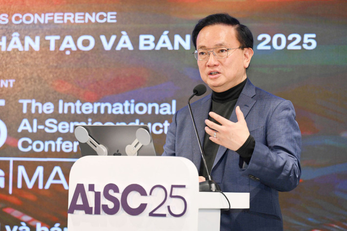 Nhà sáng lập Aitomatic, Hoa Kỳ Christopher Nguyễn phát biểu. a2.jpg