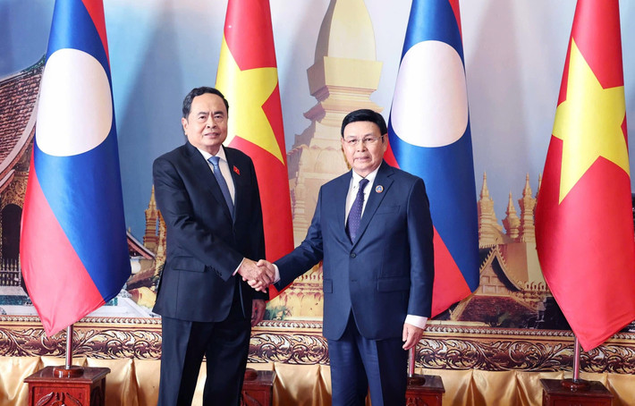 Chủ tịch Quốc hội Trần Thanh Mẫn và Chủ tịch Quốc hội Lào Saysomphone Phomvihane m2.jpg