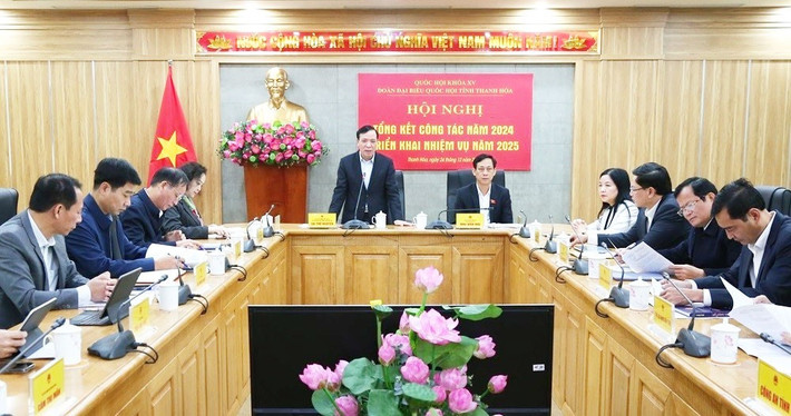Phó Bí thư Thường trực Tỉnh ủy, Trưởng Đoàn ĐBQH tỉnh, Chủ tịch HĐND tỉnh Thanh Hóa Lại Thế Nguyên chủ trì hội nghị tổng kết công tác năm 2024, triển khai nhiệm vụ năm 2025 của Đoàn ĐBQH tỉnh. Ảnh: Quốc Hương u1.jpg