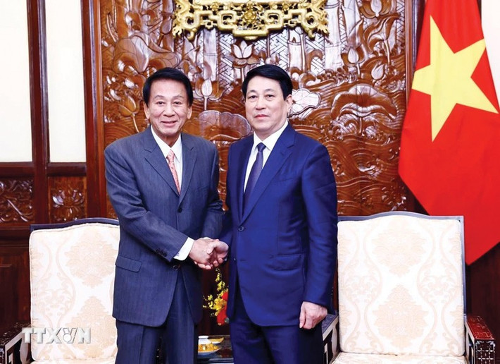 Chủ tịch nước Lương Cường tiếp nguyên Đại sứ đặc biệt Việt Nam - Nhật Bản Sugi Ryotaro. Ảnh: Lâm Khánh/TTXVN tbt-to-lam-tiep4.jpg